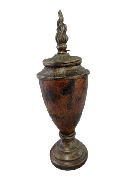 Imagen de Jarrón Decorativo Con Tapa Y Llama Esculpida – Estilo Rústico Vintage